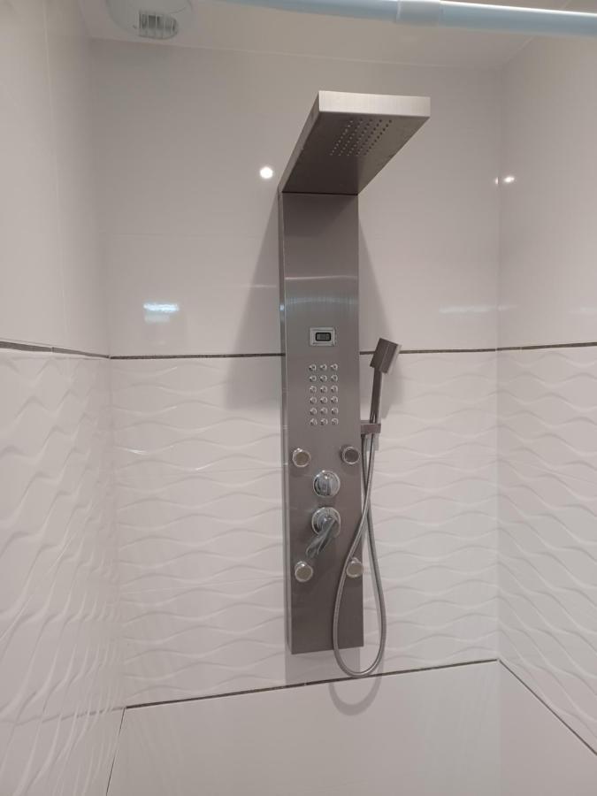 Chambre Privee/Climatisee+Tv /Petit Dejeuner Inclu/Tout Confort Nevers Exterior photo